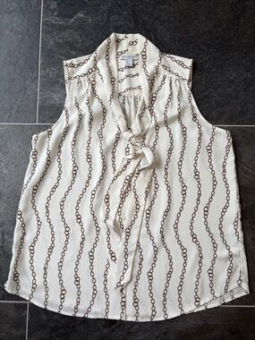 Carolina Belle Cream Sleeveless Tie-Neck Chain Print Blouse